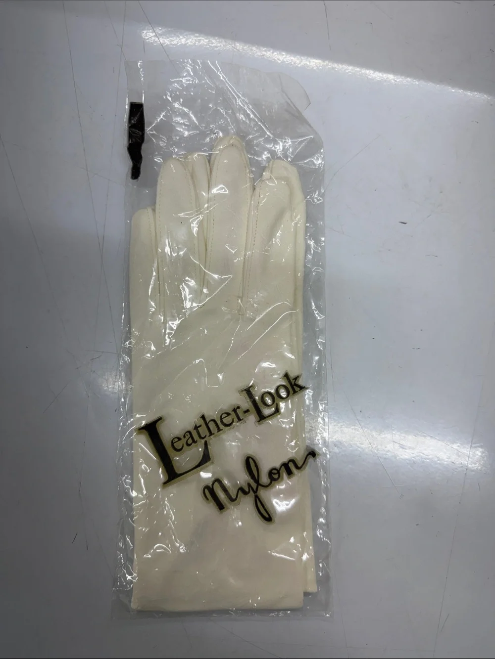 Leather-Look Nylon Gloves in Cream by Leather-Look vintage sheek